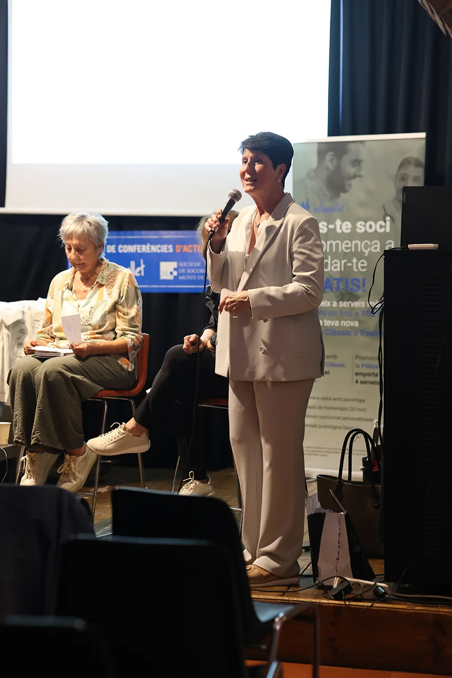 Llibre "Metgesses" per Anna Vidal i Cloti Morales