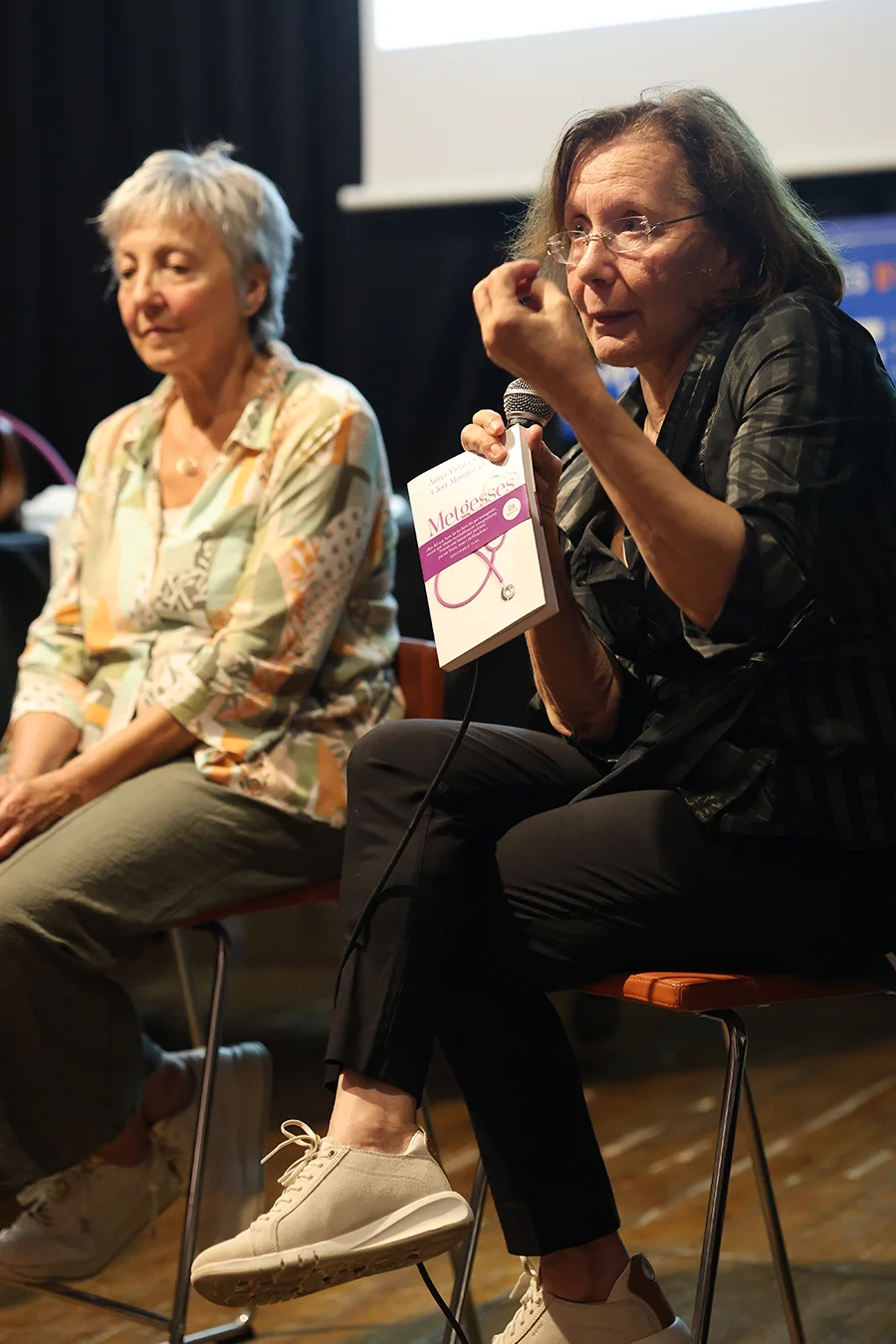 Montserrat Tura a la presentació del llibre "Metgesses"